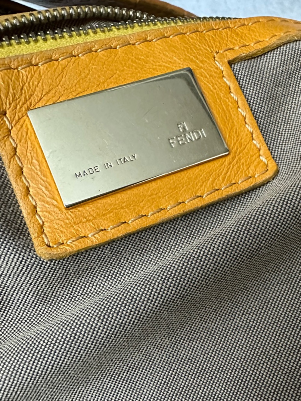 Authentic FENDI leather with cert of authenticity - Picture 7 of 8